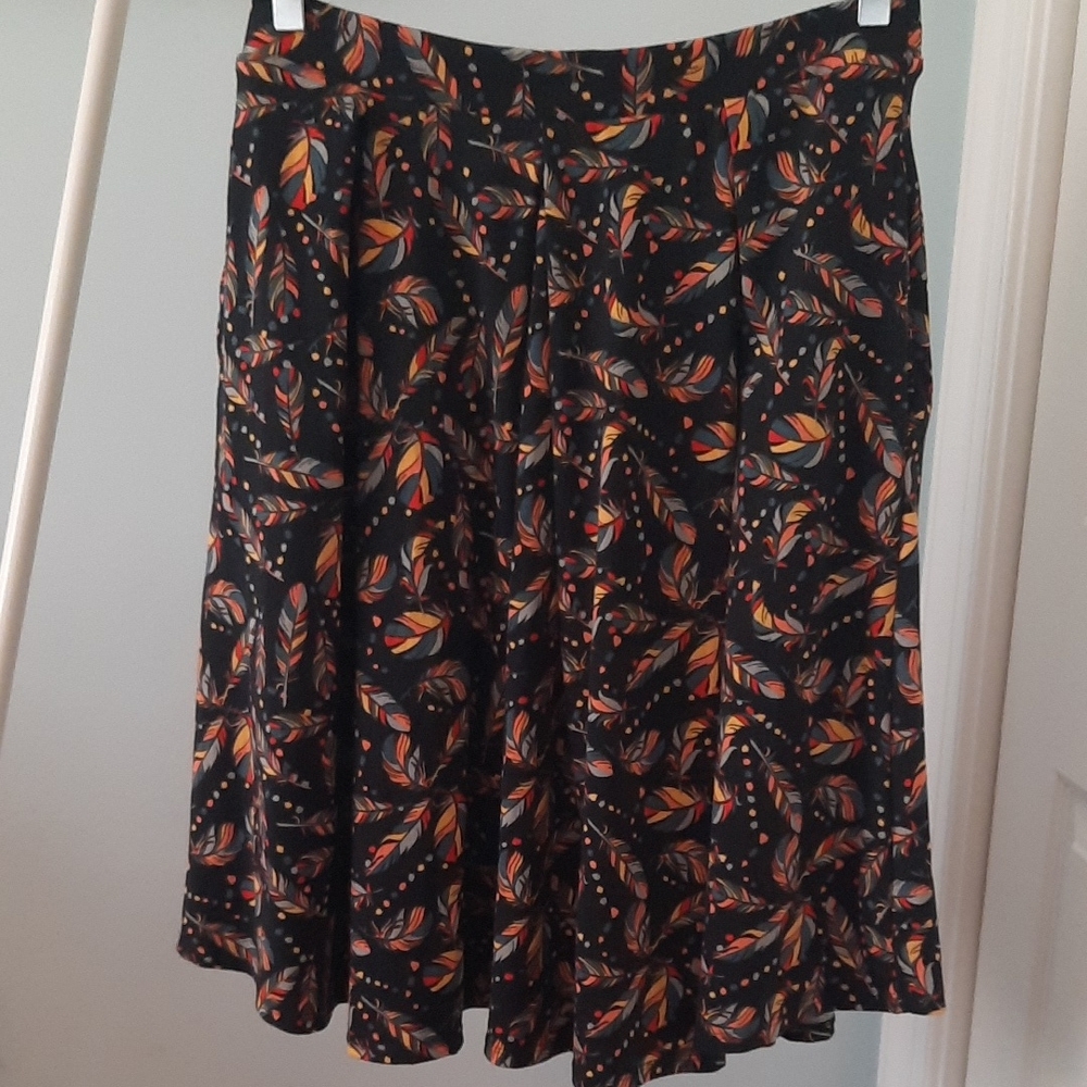 LuLaRoe Feather Print Madison Skirt sz Large